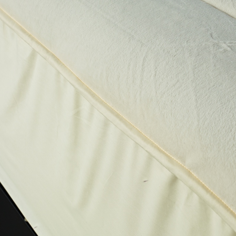 Sniðin lak Fitted sheet